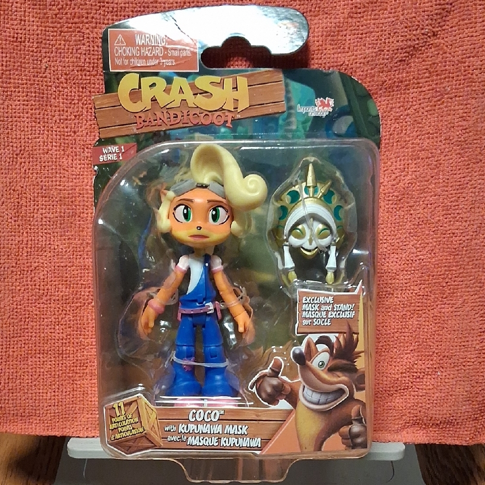 Crash Bandicoot Coco Action Figure with Aku Aku Mask